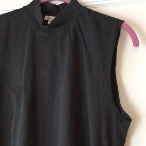 UO silence + noise sleeveless mock neck tee ✨